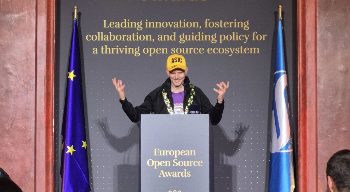 Matt receives award